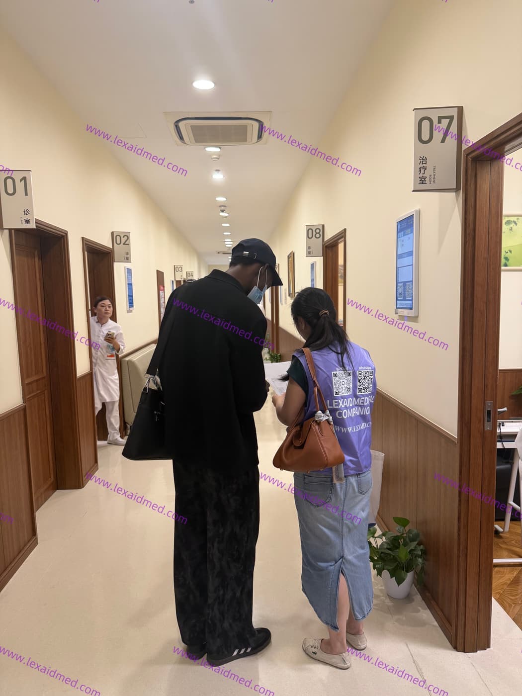 Between Clinic 01 and Room 07: Never Lost in the Corridor