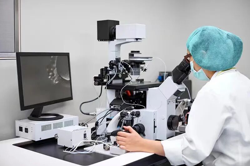 Lab micromanipulation scene