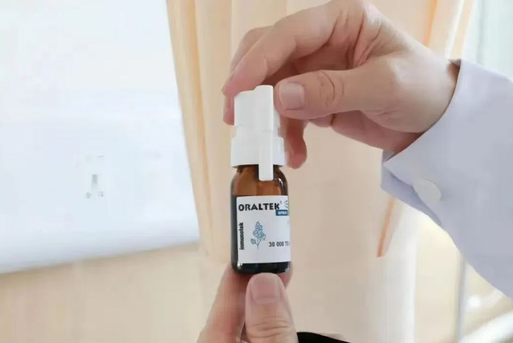 Clinician holding an Oraltek spray bottle
