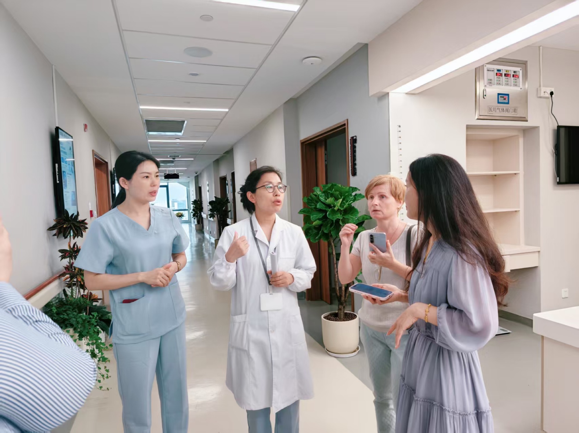 Corridor briefing during the Xiehua Brain Hospital visit