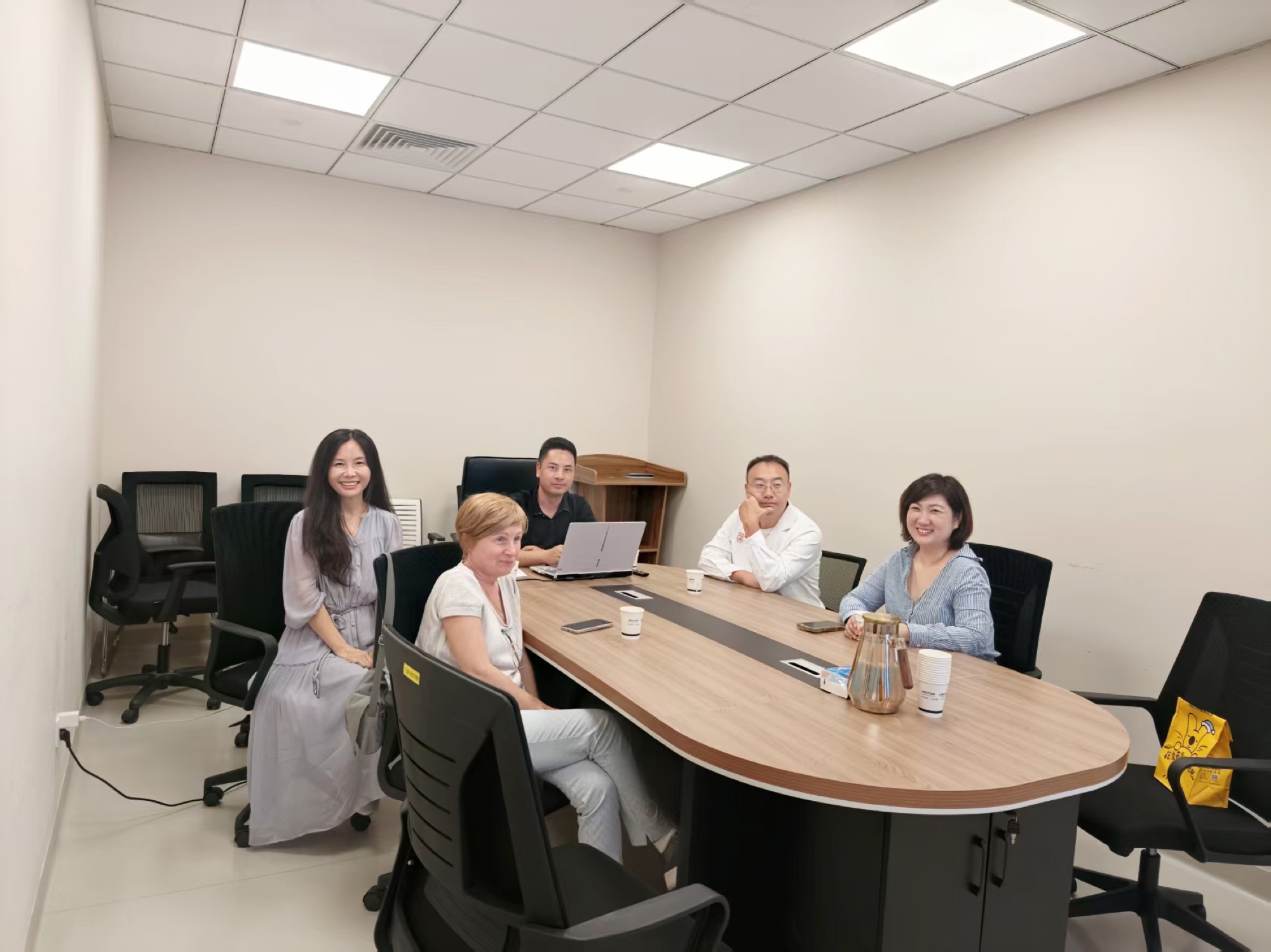 Working discussion after the Shanghai Xiehua Brain Hospital tour