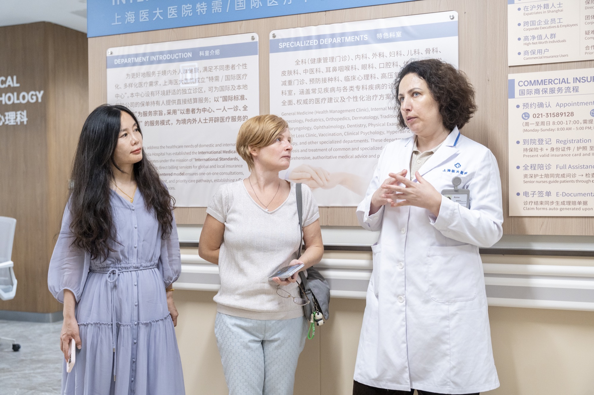 Hospital staff briefing Georgian partners at Yida International Medical Center